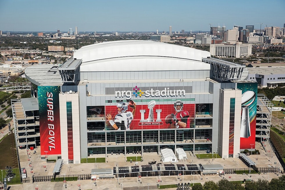 Ringling Bros. Roars Into Reliant Stadium With Cannon Blasts, No Animals