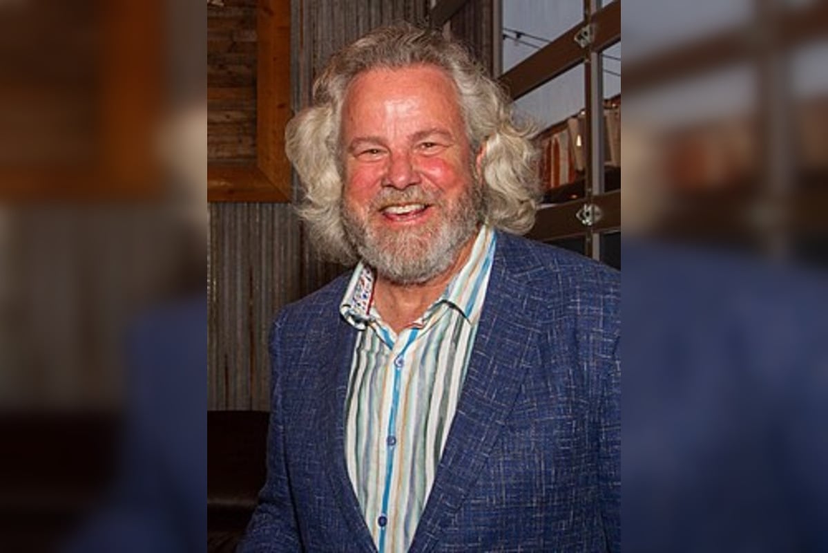 Robert Earl Keen's Helotes Homecoming Doubles as Lifeline for Ailing Guitarist