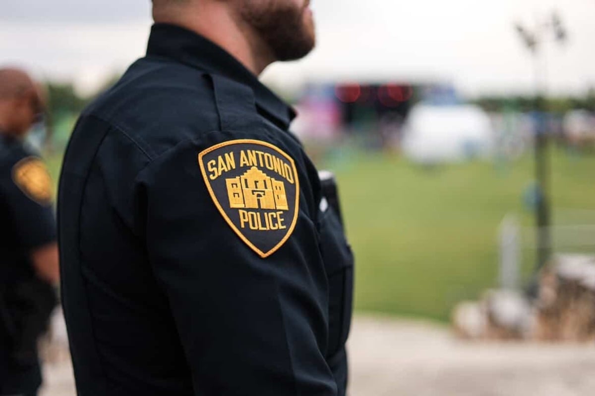San Antonio Police Hunt Fake Credit Union Worker Who Robbed Hospitalized 75-Year-Old