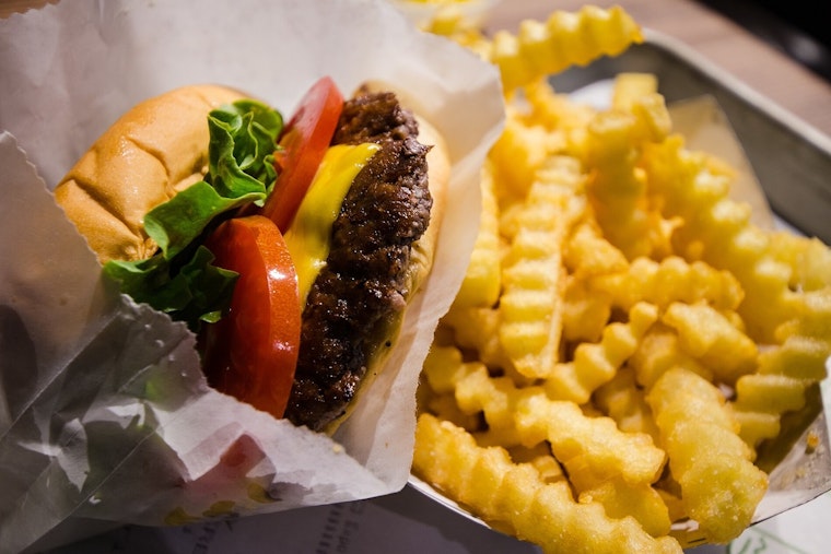 Shake Shack Debuts In Elk Grove With West Coast Menu And Food Bank Pledge