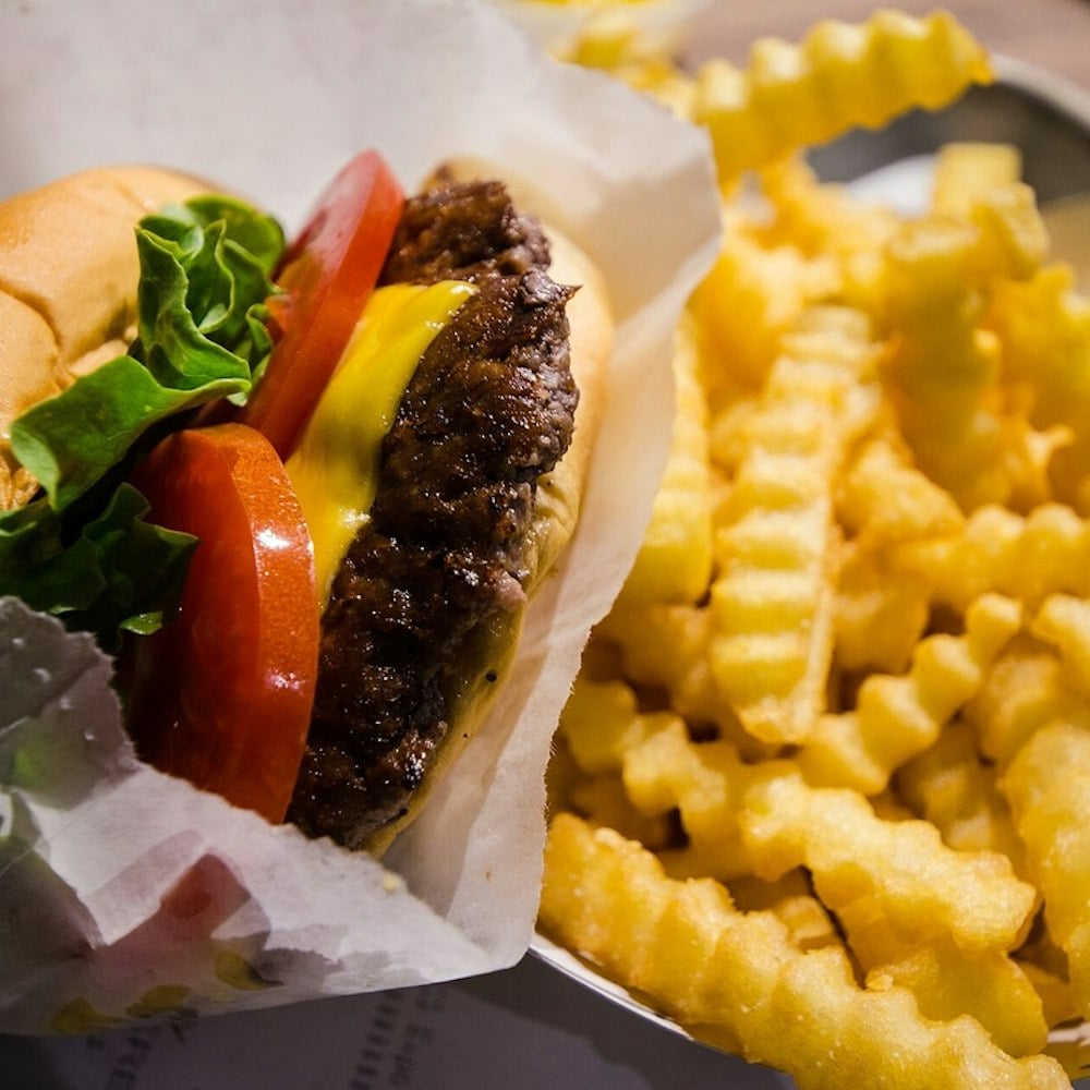 Shake Shack Debuts In Elk Grove With West Coast Menu And Food Bank Pledge