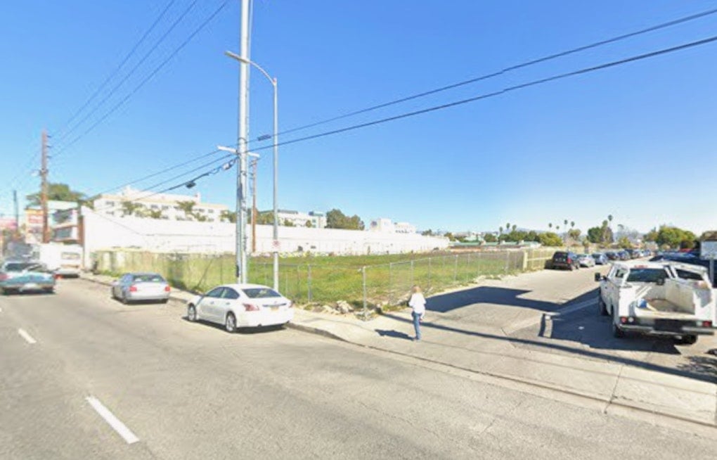 Six-Story, 405-Unit Van Nuys Complex Rises With 41 Affordable Homes