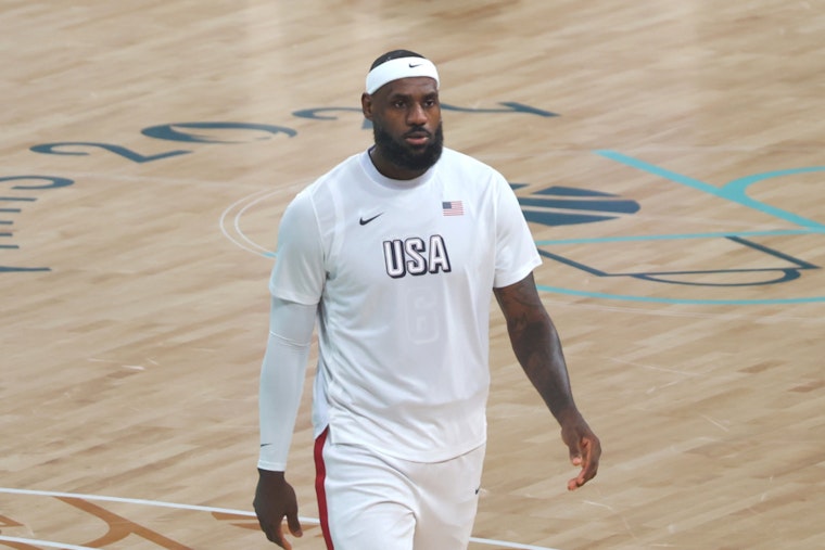 Sixers Fans Mob South Philly Store as LeBron Jerseys Sell Out in Most Sizes