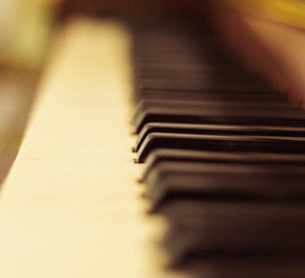 Sold-Out Kofi B. Brings Emmy-Nominated Piano Show to Chicago's City Winery