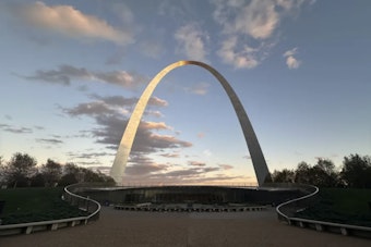St. Louis Gateway Arch Private-Party Bill Jumps Senate Hurdle