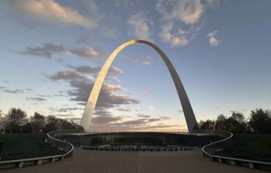 St. Louis Gateway Arch Private-Party Bill Jumps Senate Hurdle