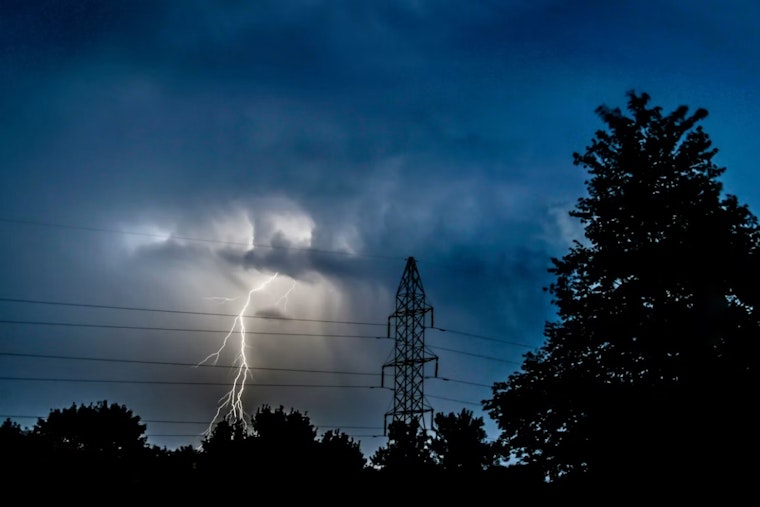 Storm Knocks Out Power Across Far North Fort Worth, City Opens Pet-Friendly Shelter