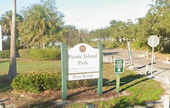 Tampa Boat Slams Into Picnic Island Jetty, Killing 61-Year-Old Passenger