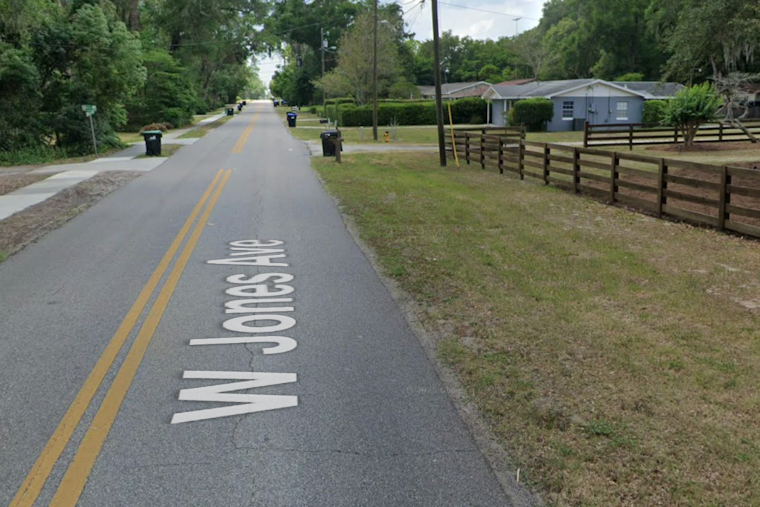 Tavares Man, 33, Dies After Truck Flips on Rural Zellwood Road