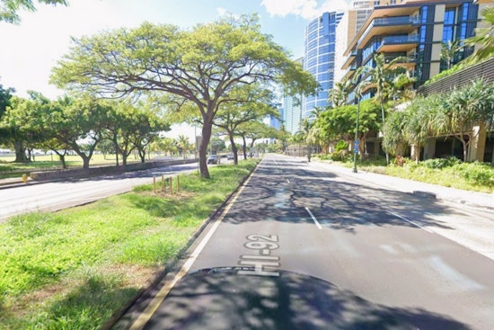 Teen Driver Hospitalized After Car Slams Into Tree Near Ala Moana Center