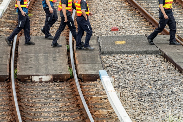 Texas English-Only Rail Safety Test Leaves Houston Contractors Off the Rails