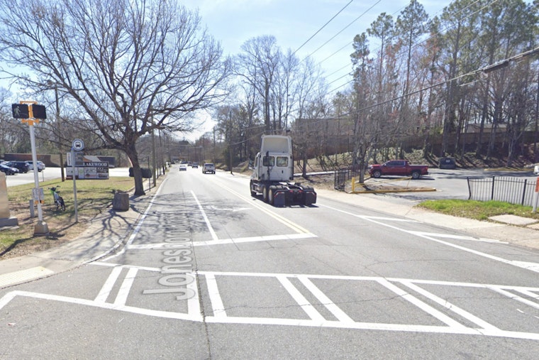 Thieves Bypass Six Locks to Steal Atlanta's Beloved Mac Queen Food Truck