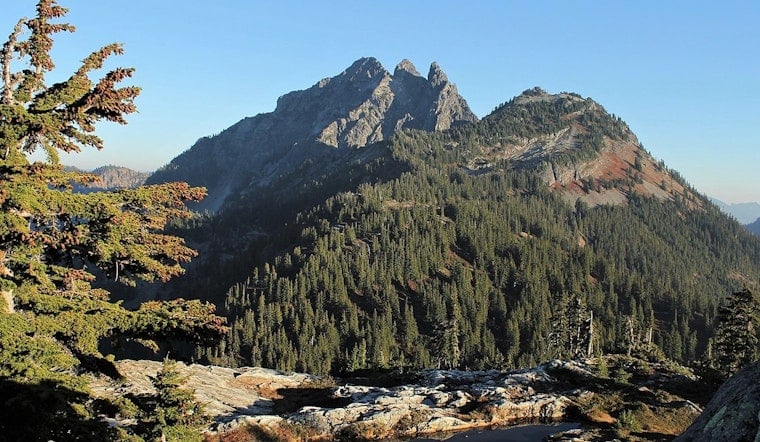 Three Queens Fire Forces Cooper Lake Evacuations, Shuts 50 Miles of PCT