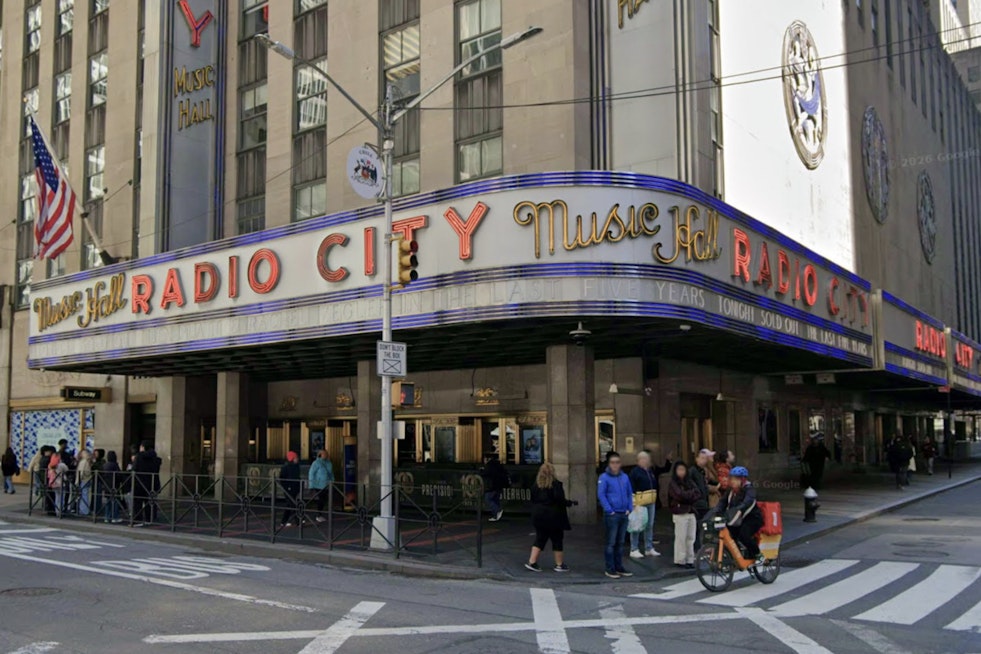 Tina Fey, Alec Baldwin Reunite at Radio City for 30 Rock's 20th, Tickets Live Now