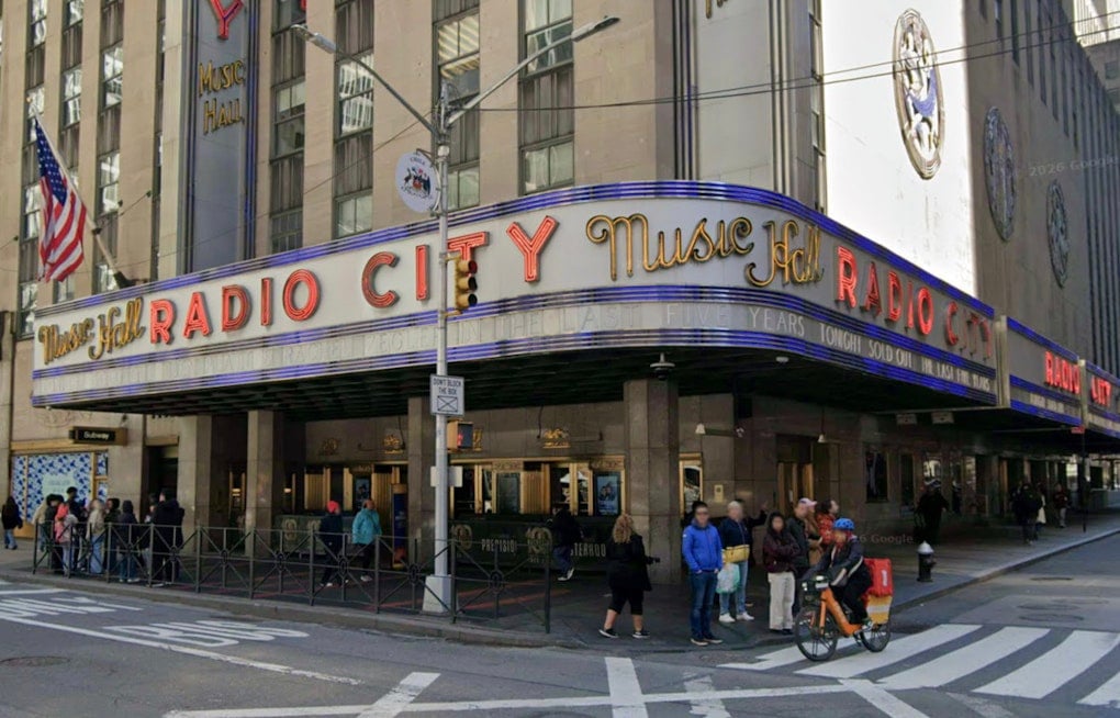 Tina Fey, Alec Baldwin Reunite at Radio City for 30 Rock's 20th, Tickets Live Now