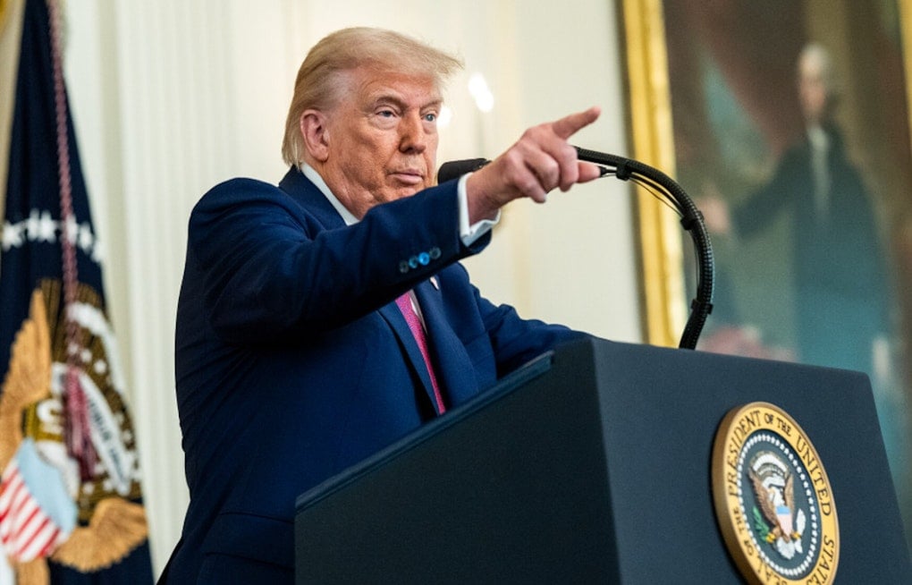 Trump Poses as WWII General in AI Posts, Fuels Third-Term Talk Again