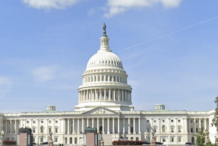 Trump's Approval Sinks to 40% as Democrats Widen Lead for Control of Congress