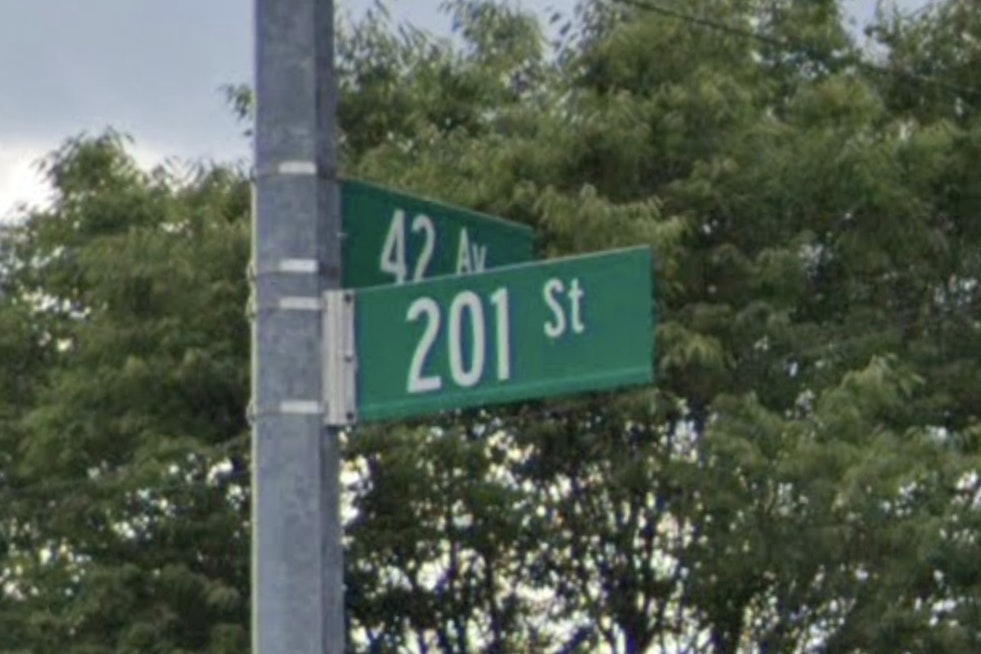 Two Men Stabbed Near 201st Street in Bayside, Suspects Flee on Moped
