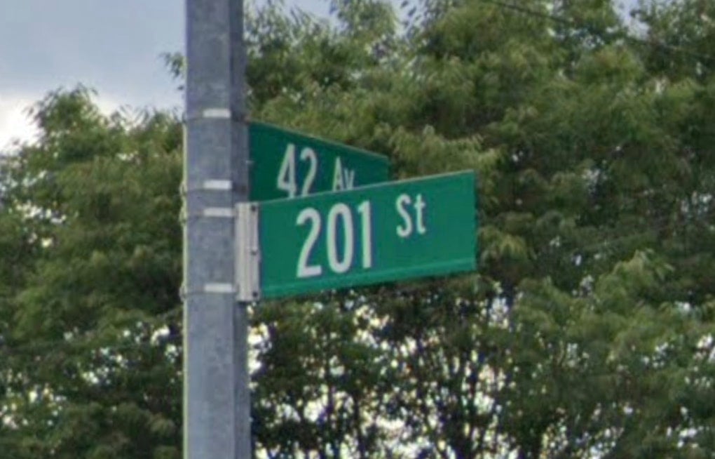 Two Men Stabbed Near 201st Street in Bayside, Suspects Flee on Moped