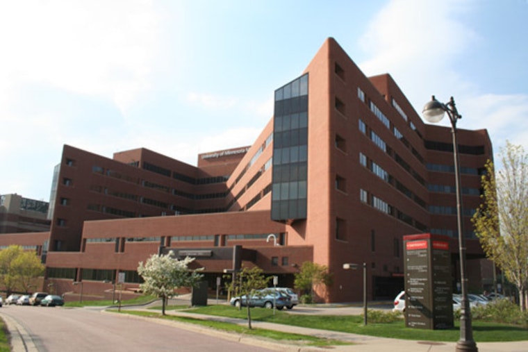 U of M Medical Residents Rally Outside Minneapolis Hospital After Year of Stalled Talks