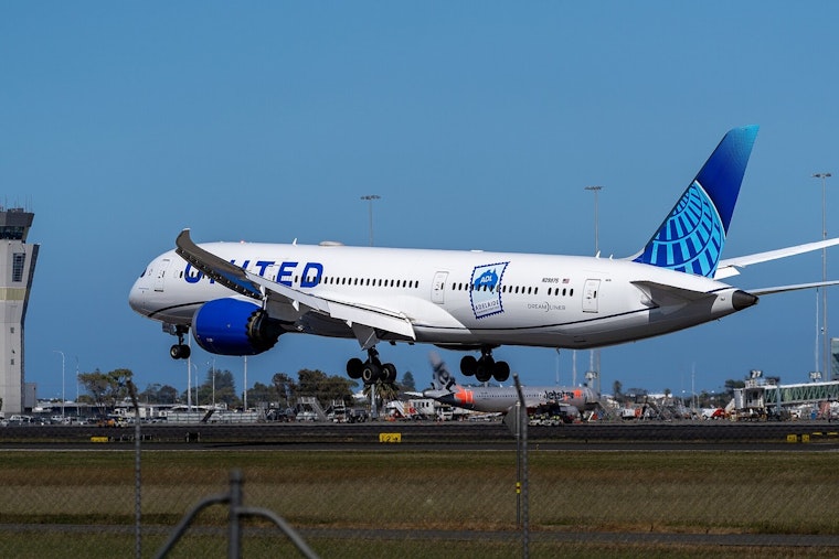 United Flight From LA Diverts to Las Vegas After Engine Issue at 31,000 Feet