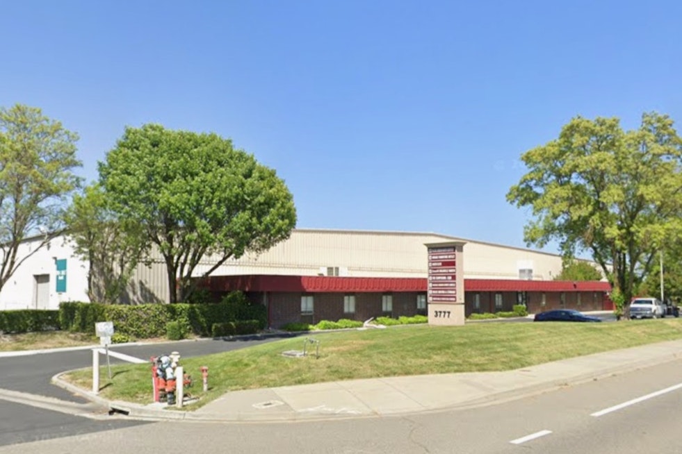 Vacaville Warehouse Reborn as 14-Court Pickleball Palace With AI Video Lab
