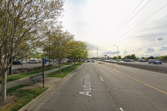 Van Hits Tree Near Del Paso Park, Trapping Four Including 1-Year-Old