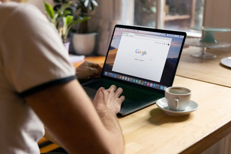 Vienna Township Manufacturer Sues Columbus Woman Over One-Star Google Review