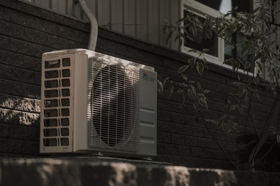 Westside Jacksonville Renters Bake at 120 Degrees as Valencia Way AC Fight Drags On