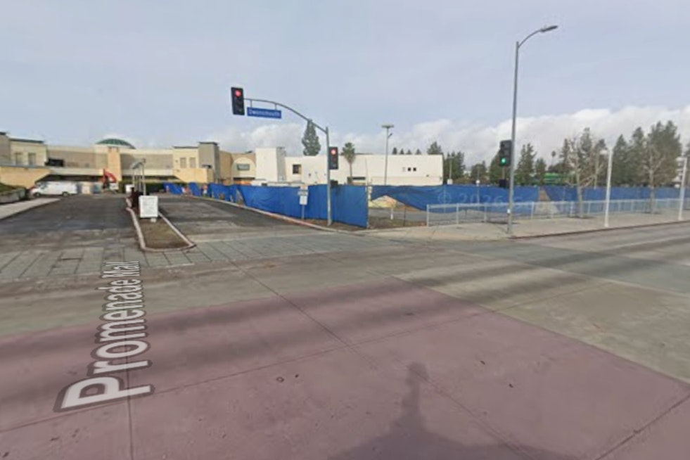 Woodland Hills Promenade Mall Razed for Kroenke's $10B Rams Village