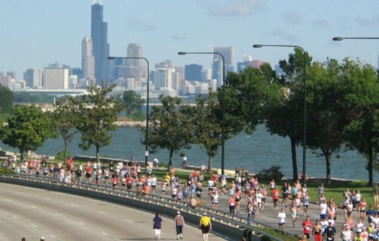 10,000 Runners Storm Chicago's South Side for 29th Life Time Half Marathon