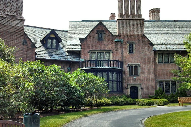 150-Plus Artisans Descend on Akron's Stan Hywet for Ohio Mart's 60th Fall Run