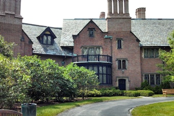 150-Plus Artisans Descend on Akron's Stan Hywet for Ohio Mart's 60th Fall Run