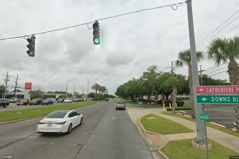 18-Wheeler Slams Pole on Veterans Boulevard, Knocks Out Power to 1,300 in Metairie