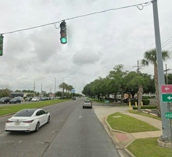 18-Wheeler Slams Pole on Veterans Boulevard, Knocks Out Power to 1,300 in Metairie