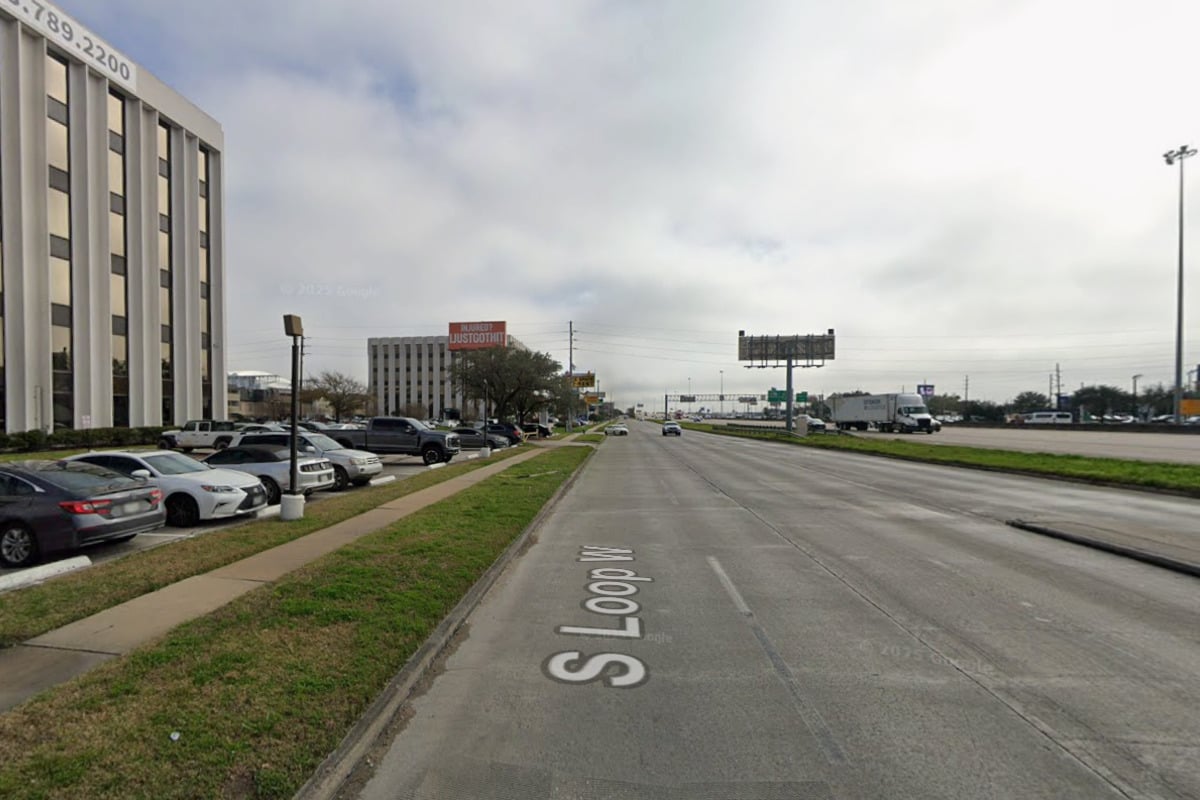 26-Year-Old Motorcyclist Dies Hitting 18-Wheeler on South Loop West
