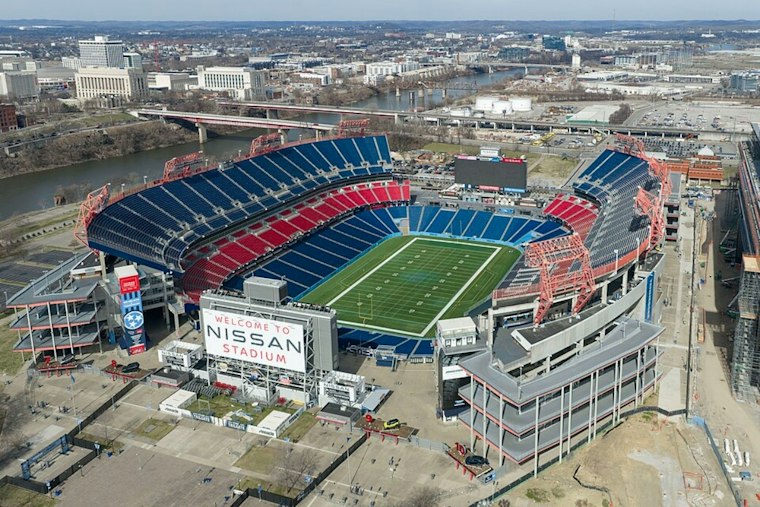 800 Business Leaders Fill Nissan Stadium Turf for One Last Chamber Gala