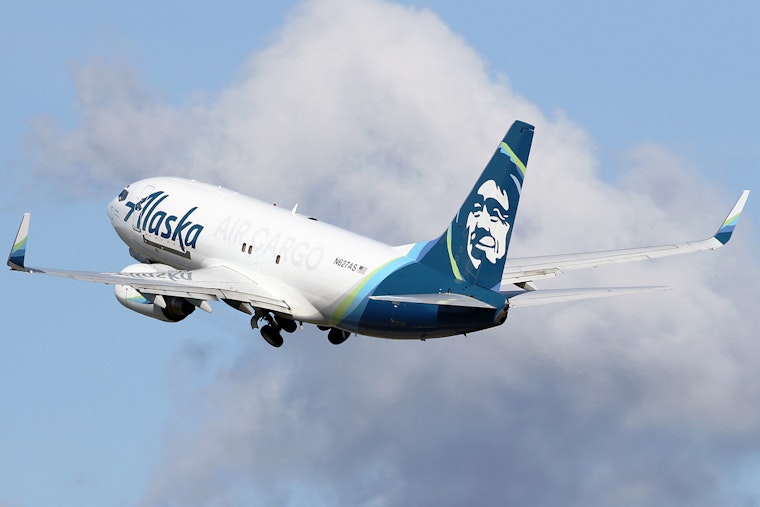 Alaska Airlines Returns to Long Beach After 11 Years, Taking On Southwest