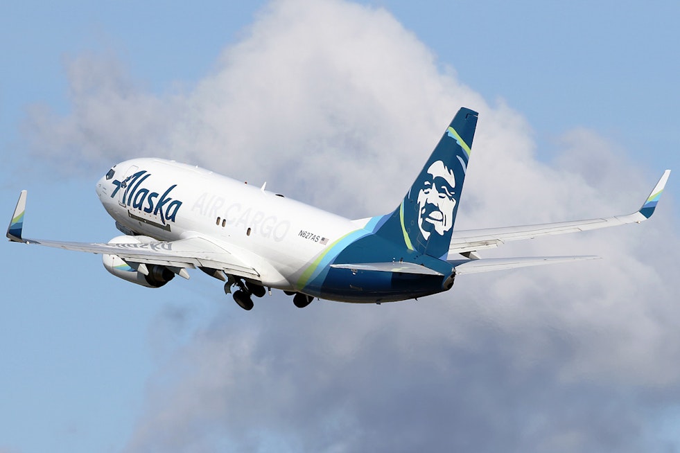 Alaska Airlines Returns to Long Beach After 11 Years, Taking On Southwest