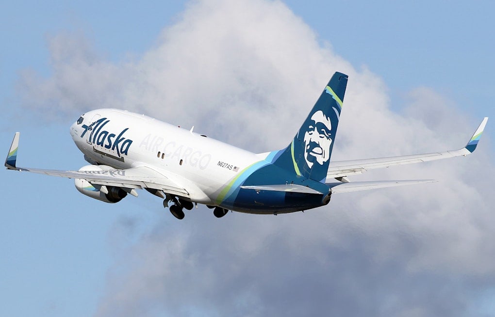 Alaska Airlines Returns to Long Beach After 11 Years, Taking On Southwest