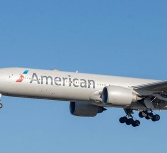 American Airlines Passenger Undressed Mid-Flight, Met by Police in Miami