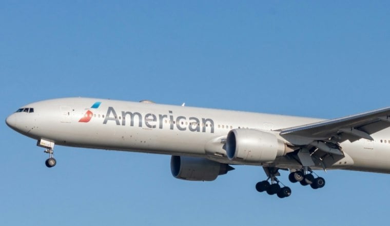 American Airlines Passenger Undressed Mid-Flight, Met by Police in Miami