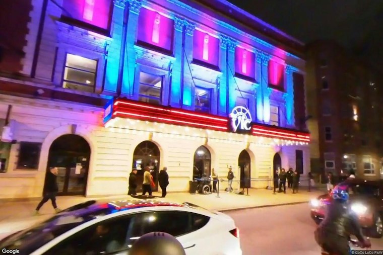 Amy Poehler Brings Good Hang Podcast Live to Lakeview's Vic Theatre
