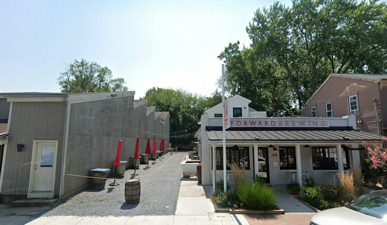 Annapolis Weighs Letting Diners Stand at Private Patios, Keeps Sidewalk Cafés Seated