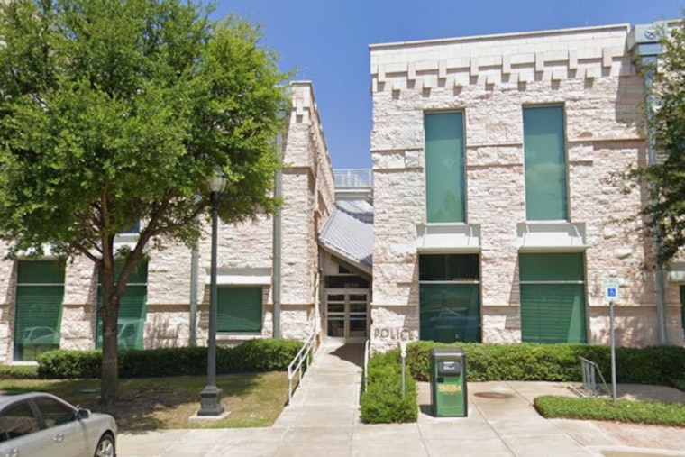 Armed Customer Kills Knife-Wielding Robber Outside Cedar Hill Chase Bank