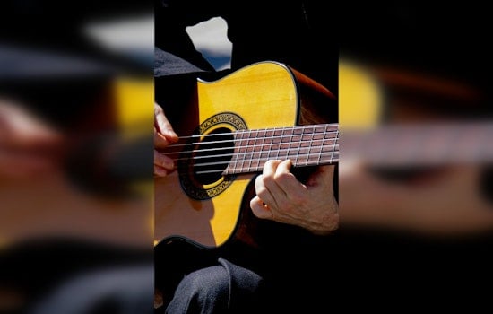 Austin Chamber Music Center Pairs Violin, Guitar for Two-Night Film Score Tribute
