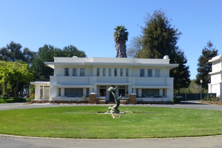 Award-Winning Blues Man JC Smith Closes Out Hayward's Free Mansion Concerts