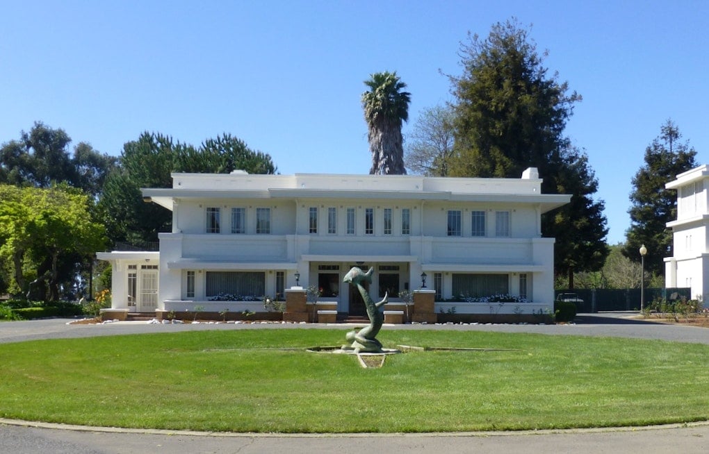 Award-Winning Blues Man JC Smith Closes Out Hayward's Free Mansion Concerts