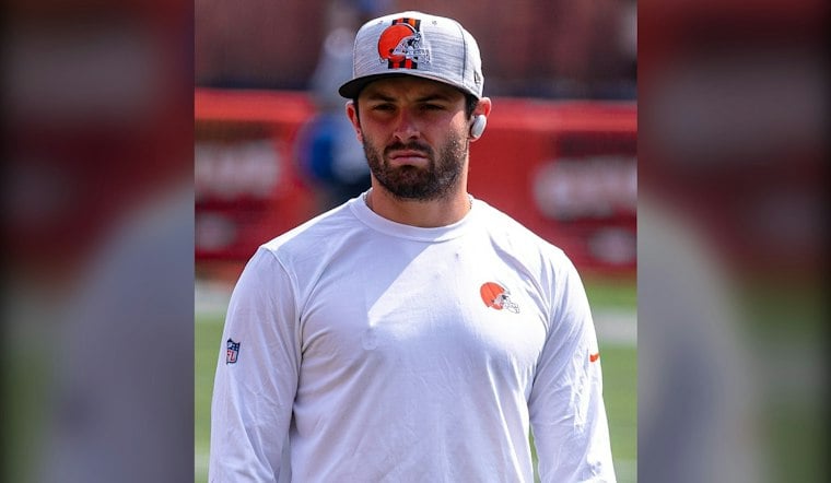 Baker Mayfield Dislocates Thumb as Winless Bucs Brace for Rookie QB