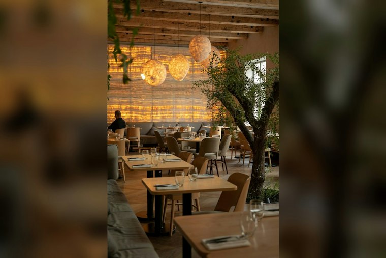 Bar Antoine Lounge Opens Above Le Parc Bistrobar